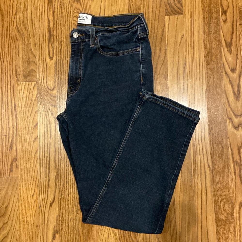 Men’s Denizen Levi’s 218 Straight- amazing condition barely worn!